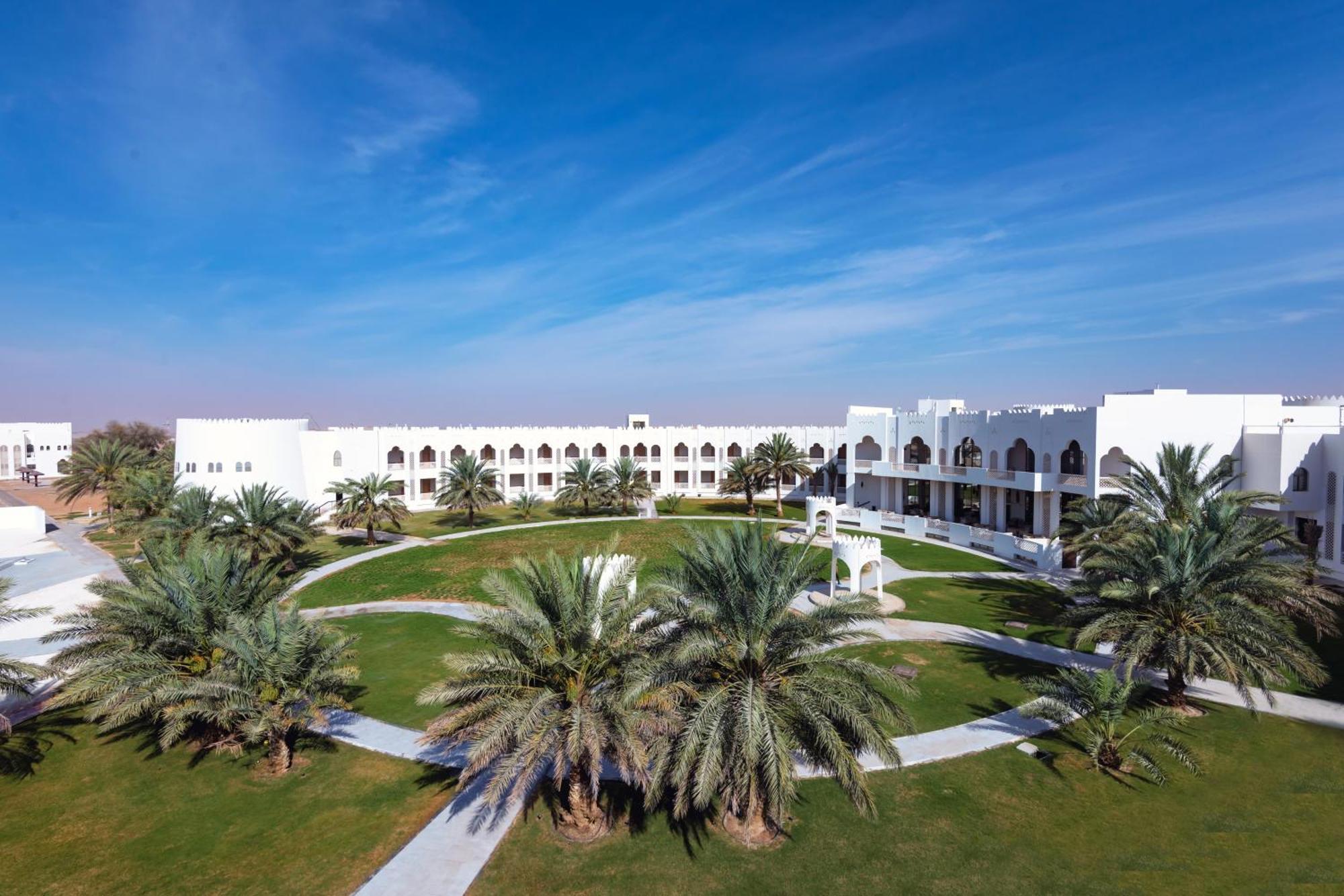 Liwa Hotel Mezairaa Exterior foto